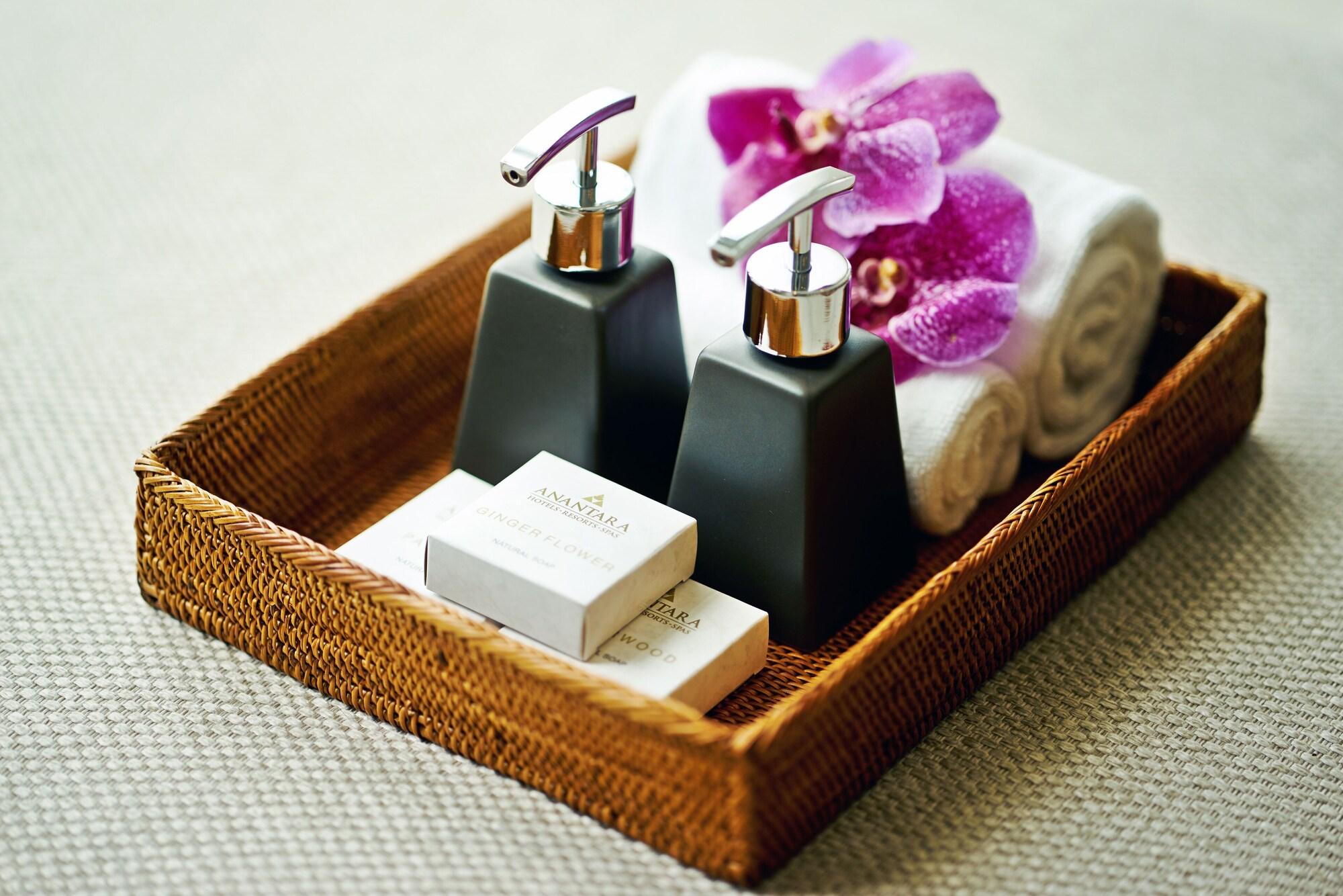 Dusit Suites Hotel Ratchadamri, Bangkok Exterior foto Soap and shampoo dispensers