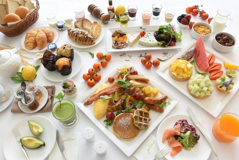 Dusit Suites Hotel Ratchadamri, Bangkok Exterior foto Turkish breakfast
