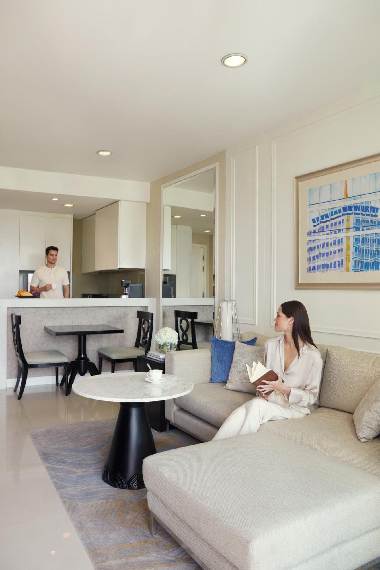 Dusit Suites Hotel Ratchadamri, Bangkok Exterior foto A living room at The Ritz-Carlton, DIFC