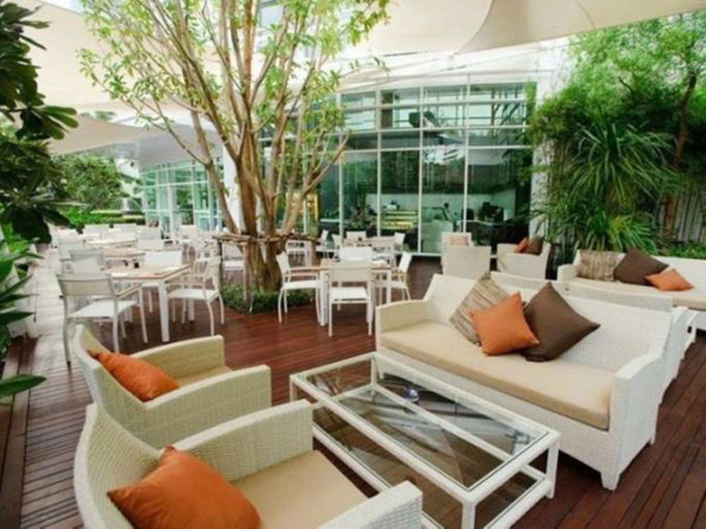 Dusit Suites Hotel Ratchadamri, Bangkok Exterior foto The interior of the hotel