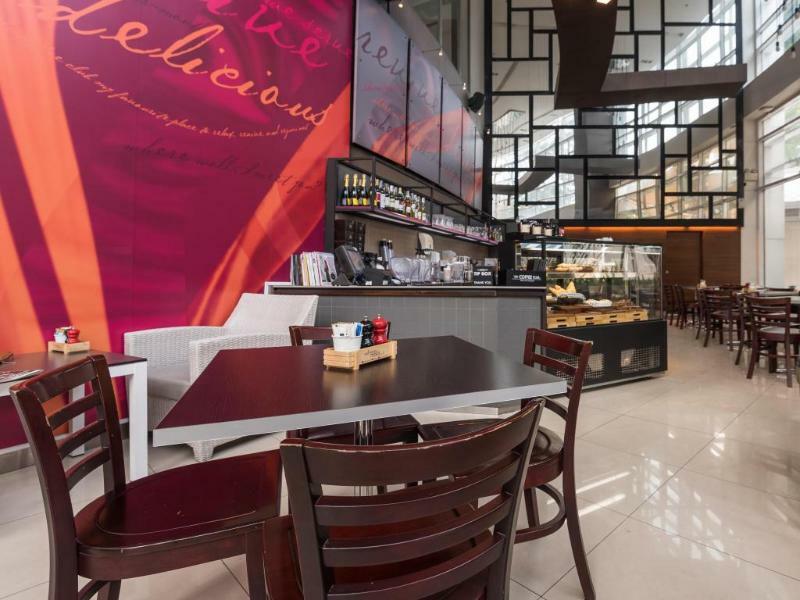 Dusit Suites Hotel Ratchadamri, Bangkok Exterior foto Interior of a typical café